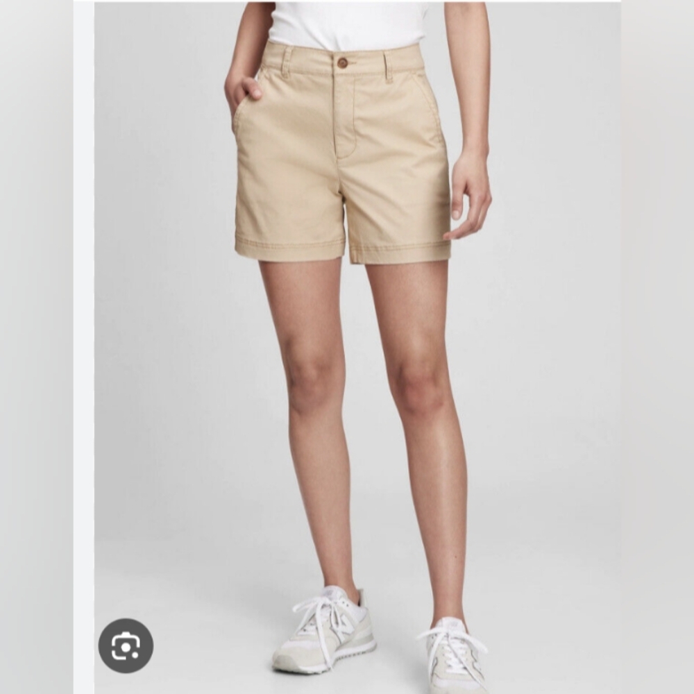 Gap Girlfriend khaki shorts,size 16